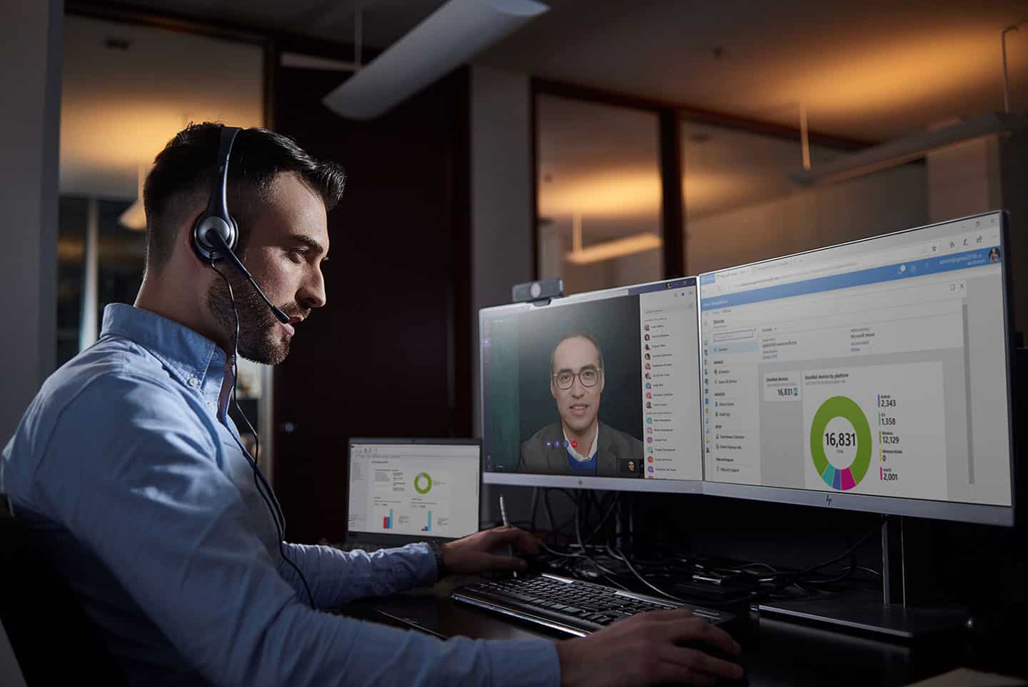 A man using Microsoft Business Voice, a communication solution in a single application with Microsoft Teams. 